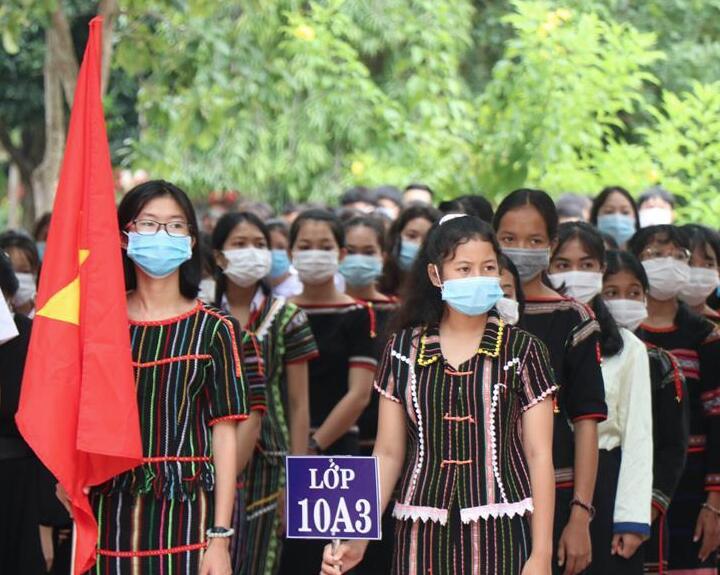 9月5日，學生在越南多樂省一所學校內參加開學典禮。 新華社/越通社
