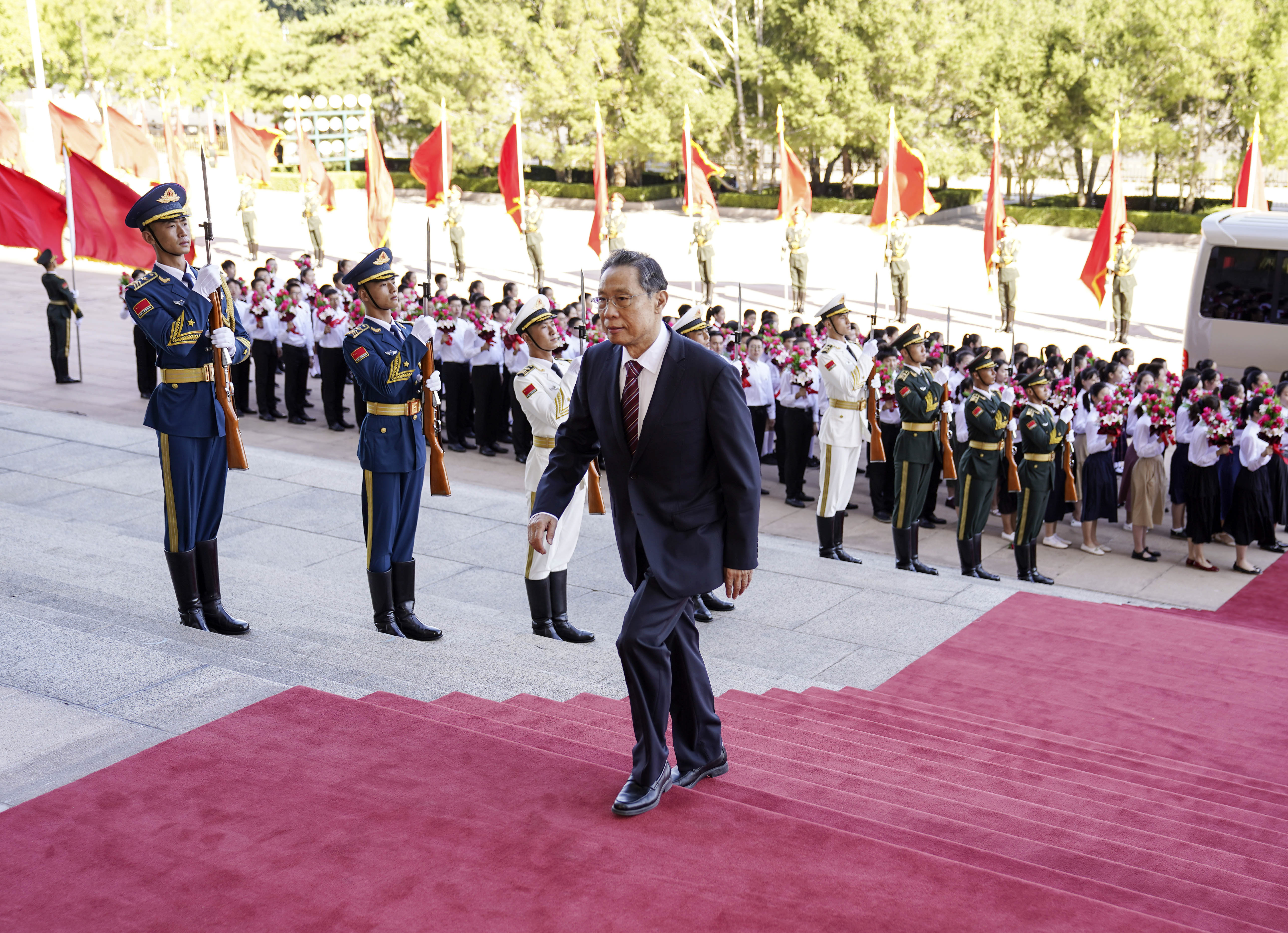  9月8日上午，「共和國勛章」獲得者鍾南山抵達人民大會堂。新華社