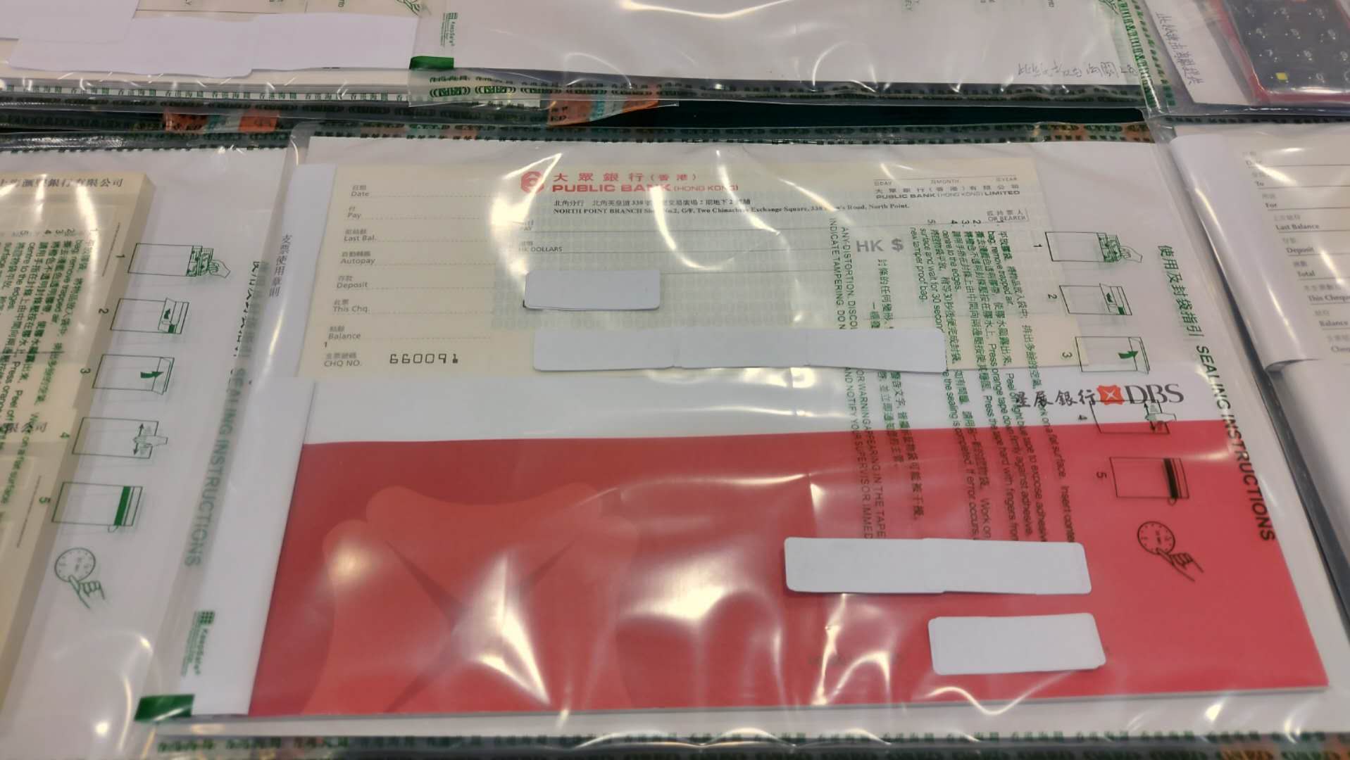 香港海關日前採取「獵影」行動破獲歷來最大宗涉及30億元的洗黑錢案,一家五口連同兌換店一名男東主被捕,案中海關凍結疑犯3000萬元資產,當中包括兩個物業。 香港海關日前採取「獵影」行動破獲歷來最大宗涉及30億元的洗黑錢案,一家五口連同兌換店一名男東主被捕,案中海關凍結疑犯3000萬元資產,當中包括兩個物業。