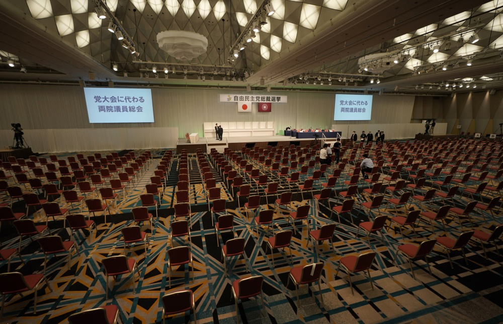 當地時間2020年9月14日，日本東京，自民黨總裁選舉投票正式開始。日本內閣官房長官菅義偉、自民黨前幹事長石破茂和自民黨政調會長岸田文雄將進行角逐。（澎湃新聞）