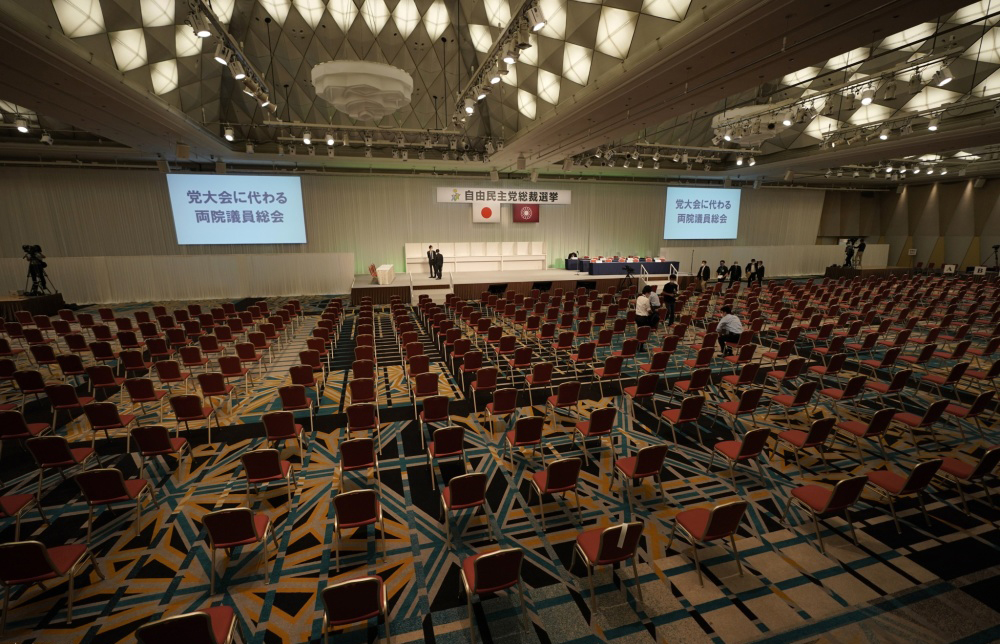 當地時間2020年9月14日,日本東京,自民黨總裁選舉投票正式開始。日本內閣官房長官菅義偉、自民黨前幹事長石破茂和自民黨政調會長岸田文雄將進行角逐。(澎湃新聞) 當地時間2020年9月14日,日本東京,自民黨總裁選舉投票正式開始。日本內閣官房長官菅義偉、自民黨前幹事長石破茂和自民黨政調會長岸田文雄將進行角逐。(澎湃新聞)