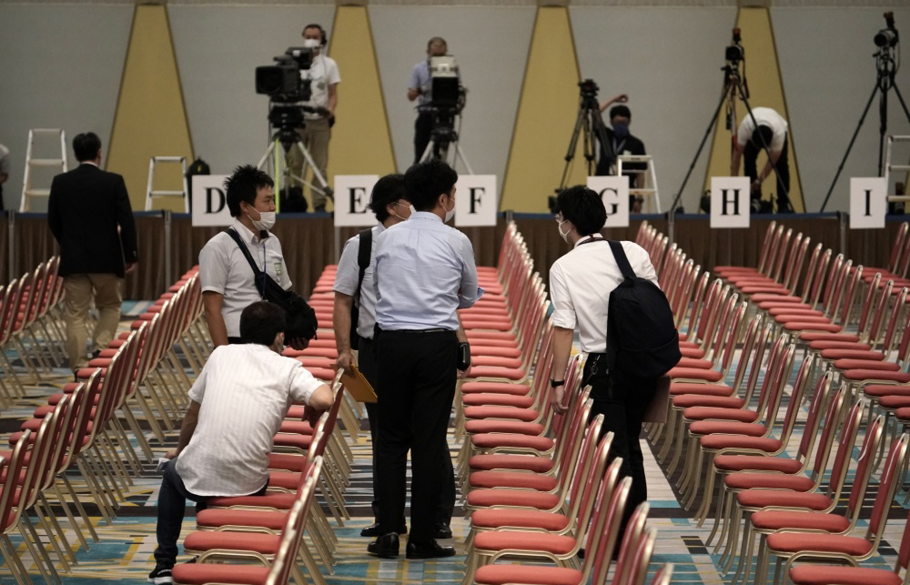 當地時間2020年9月14日,日本東京,自民黨總裁選舉投票正式開始。日本內閣官房長官菅義偉、自民黨前幹事長石破茂和自民黨政調會長岸田文雄將進行角逐。(澎湃新聞) 當地時間2020年9月14日,日本東京,自民黨總裁選舉投票正式開始。日本內閣官房長官菅義偉、自民黨前幹事長石破茂和自民黨政調會長岸田文雄將進行角逐。(澎湃新聞)